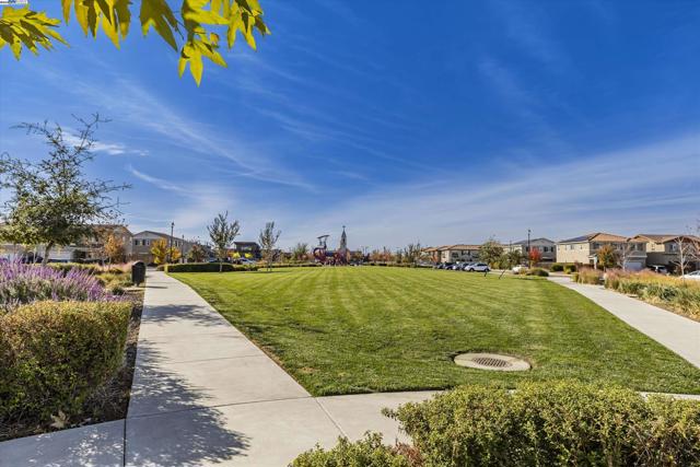 2024 Honey Church Pl, Roseville CA: https://media.crmls.org/mediaz/f1f5e5e9-ebd1-4379-baa0-41dddf893c99.jpg