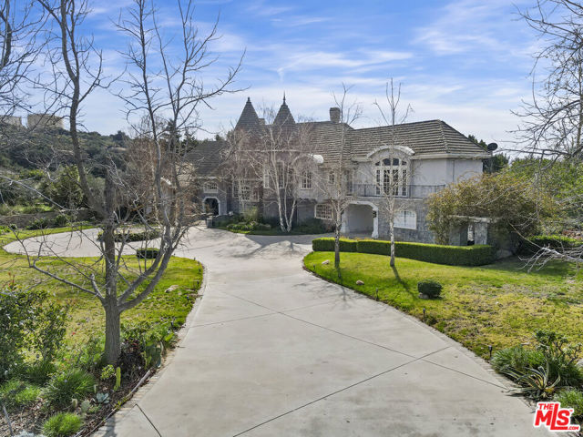22510 La Quilla Drive, Chatsworth CA: https://media.crmls.org/mediaz/f1f5f12c-9e1f-4d25-9b47-ecae1784b573.jpg