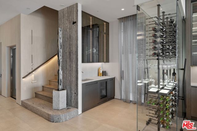 938 -940 Palisades Beach Road, Santa Monica CA: https://media.crmls.org/mediaz/f1f61d42-c14a-487a-820b-3bd07db87b64.jpg