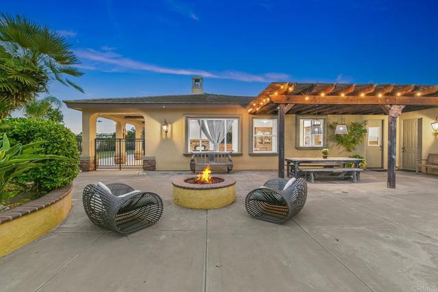 1508 Sequoia Lane, Vista CA: https://media.crmls.org/mediaz/f1f6a3f9-bb2a-400e-864f-b7ea1978d024.jpg