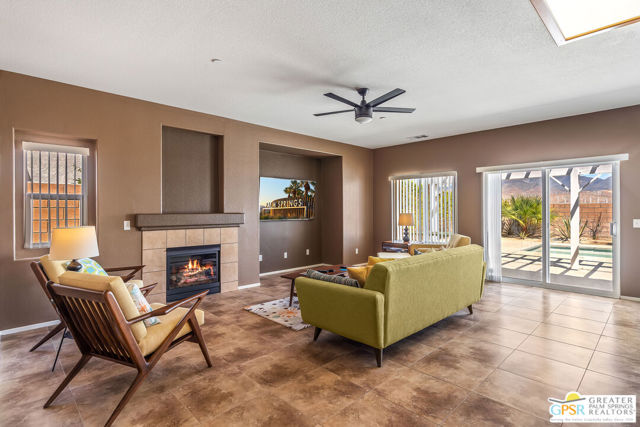 1238 Vista Sol, Palm Springs CA: https://media.crmls.org/mediaz/f1f77c3e-7a74-4642-96ed-94dfea18395c.jpg