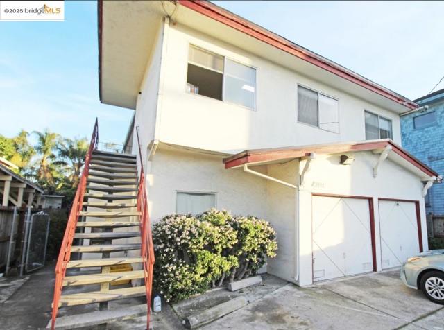 3044 Capp ST, Oakland CA: https://media.crmls.org/mediaz/f1f7bde9-5f21-4f8a-943e-bdd880b64fc2.jpg