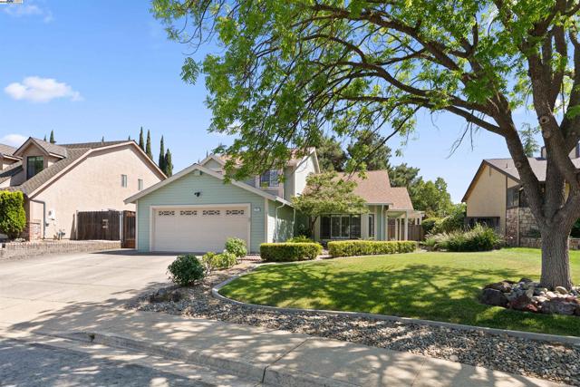 721 Woodmeadow Pl, Oakley CA: https://media.crmls.org/mediaz/f1f7c193-dab8-43df-a08b-2648f2fabd31.jpg
