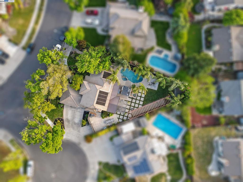 https://media.crmls.org/mediaz/f1f7edc6-9465-48cf-9731-41683e42e6be.jpg?preset=X-Large