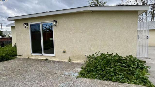 2441 John St, Stockton CA: https://media.crmls.org/mediaz/f1f8005c-46f5-4008-a9a9-0dcbb6a744cb.jpg