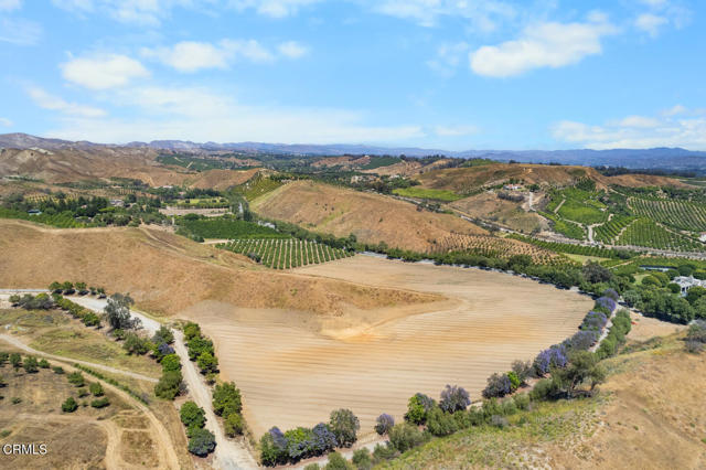6943 Solano Verde Drive, Somis CA: https://media.crmls.org/mediaz/f1f8b2d9-9197-4a41-8387-38328e15bb06.jpg