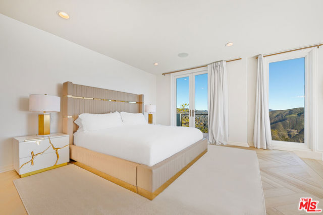 10502 Yellow Hill Road, Malibu CA: https://media.crmls.org/mediaz/f1f8de28-ce79-4927-8449-896cf60a7409.jpg