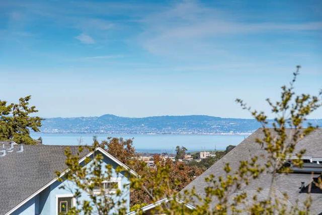 2044 Fairmont Drive, San Mateo CA: https://media.crmls.org/mediaz/f1f8e9ca-dffe-4372-b67f-8716e2400e04.jpg