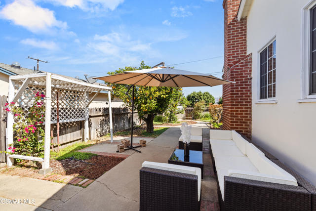 60 Grandview Circle, Camarillo CA: https://media.crmls.org/mediaz/f1f9d827-11b4-4fe0-978f-bf342916056a.jpg