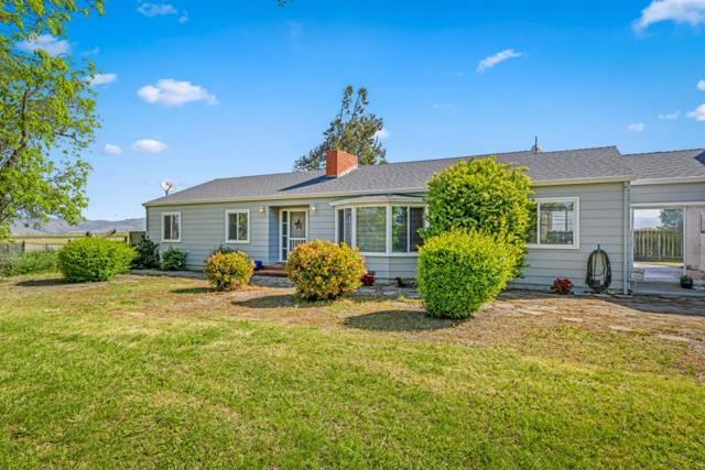 4211 Bolsa Road, Hollister CA: https://media.crmls.org/mediaz/f1fa3d28-7d71-462e-8727-5eb45f90d0cb.jpg