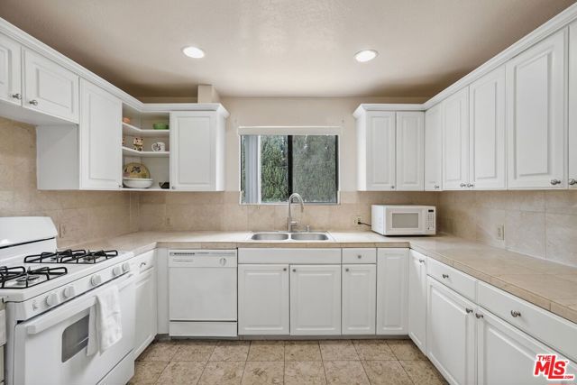 3245 Altura Avenue, 8 photo 12