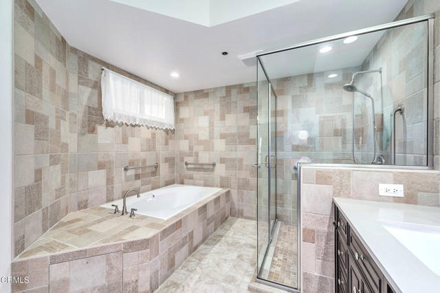 4229 Harbour Island Lane, Oxnard CA: https://media.crmls.org/mediaz/f1fb557f-edaa-47c2-ab50-fc1dd7dbd098.jpg