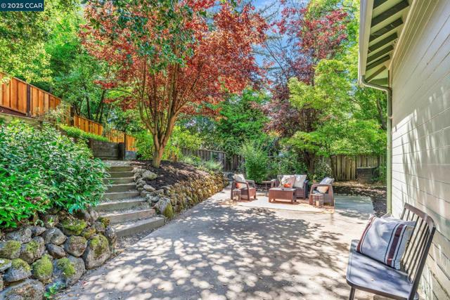81 MAPLE LANE, Walnut Creek CA: https://media.crmls.org/mediaz/f1fbc0f6-0f9a-4318-b93e-231751945b83.jpg