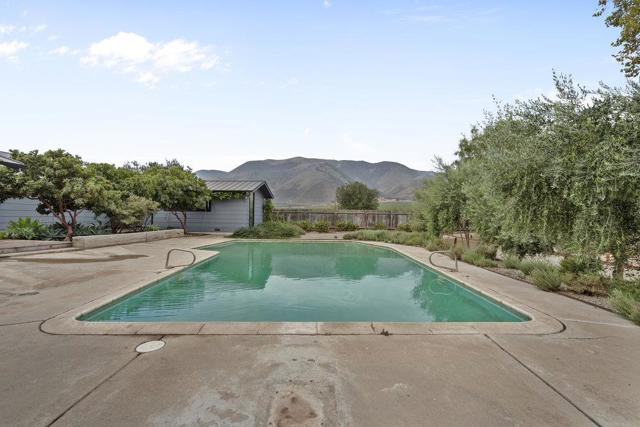 43002 Arroyo Seco Road, Soledad CA: https://media.crmls.org/mediaz/f1fc238d-b378-45ae-bc69-4f5e5202cad1.jpg