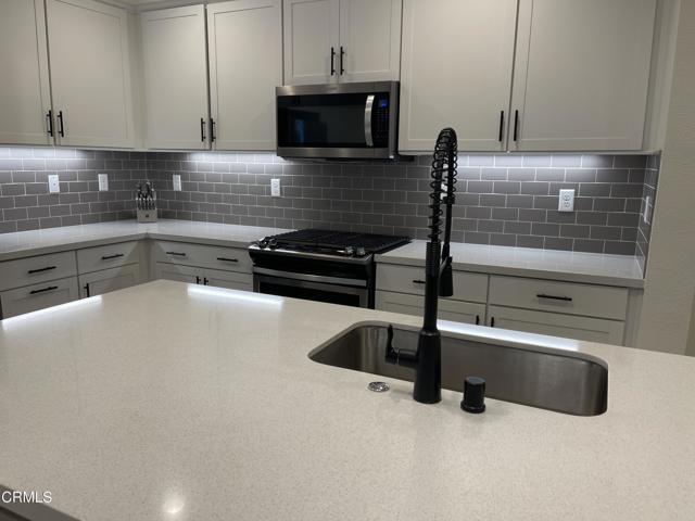 Detail Gallery Image 17 of 67 For 130 Farmhouse Dr #2,  Simi Valley,  CA 93065 - 3 Beds | 2/1 Baths