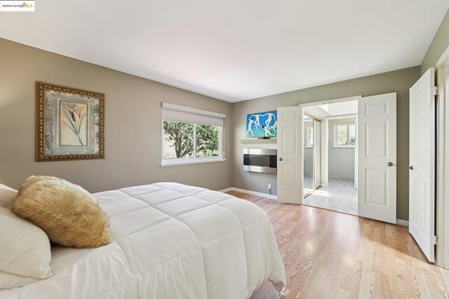 2353 Benham Ct, Walnut Creek CA: https://media.crmls.org/mediaz/f1fcce83-1571-4c9a-a834-b526cedff41a.jpg