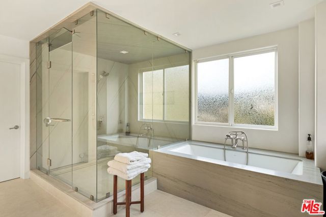 7868 Electra Drive, Los Angeles CA: https://media.crmls.org/mediaz/f1fd1374-fb54-4eba-9551-483e1216e93f.jpg