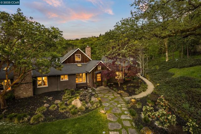 15 Cascade Ln, Orinda CA: https://media.crmls.org/mediaz/f1fda6dc-296b-4af8-bf12-aac32682cf00.jpg