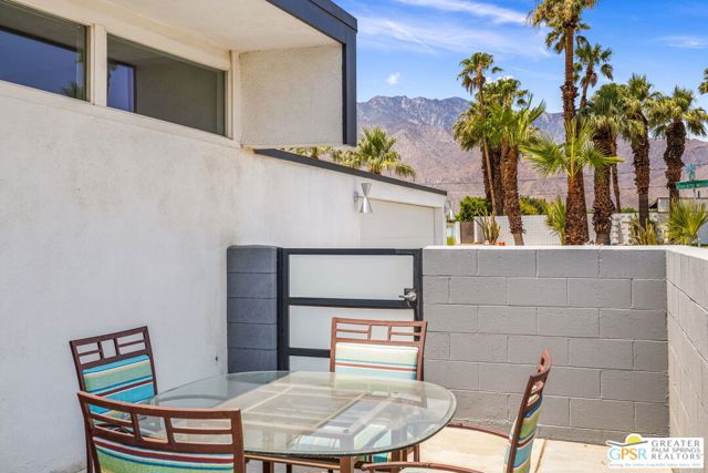 3351 E Paseo Barbara, Palm Springs CA: https://media.crmls.org/mediaz/f1fe4b7d-e21b-49be-8bd4-4bceeffc3958.jpg