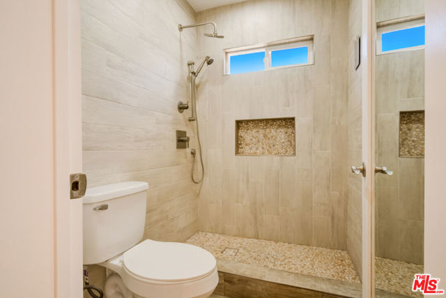 14405 MAGNOLIA Boulevard photo 4