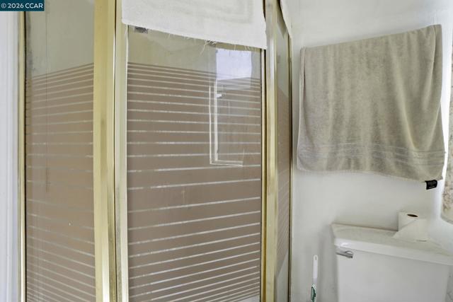 1990 Sunshine Dr, Concord CA: https://media.crmls.org/mediaz/f1fee8de-9f9c-446d-a3d6-9a830275bbe9.jpg