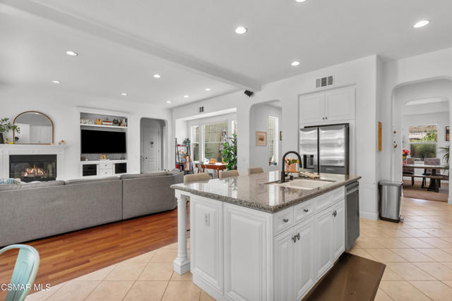 1729 Bluesage Court, Simi Valley CA: https://media.crmls.org/mediaz/f1ff3fd6-98eb-4d34-92bf-bdfdf527e336.jpg
