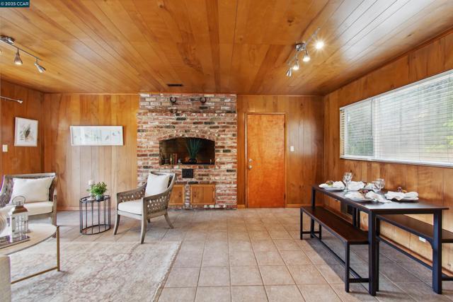 1810 Meadow Lane, Walnut Creek CA: https://media.crmls.org/mediaz/f1ffacb7-7f4b-41d3-b616-00c0ba101d3c.jpg
