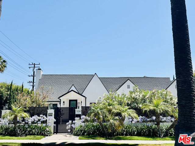 504 FOOTHILL Road, Beverly Hills CA: https://media.crmls.org/mediaz/f1ffaf67-3110-41c6-b6d3-4d13c4d38605.jpg