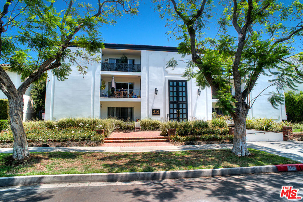 416 N Oakhurst Drive #206