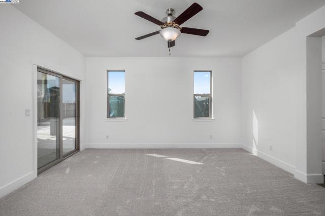 115 Lemon Blossom Ln, Patterson CA: https://media.crmls.org/mediaz/f1fffda6-3cec-48b1-aeea-05f238f69806.jpg