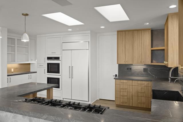 1846 Castellana Rd, La Jolla CA: https://media.crmls.org/mediaz/f20040a1-c76b-42d1-bfb2-694110a0312f.jpg