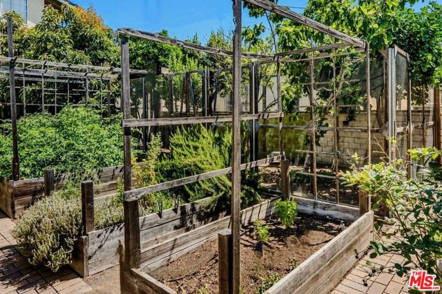 11245 Huston Street, North Hollywood CA: https://media.crmls.org/mediaz/f20149cf-5505-4c68-bf86-10a7f39ad963.jpg
