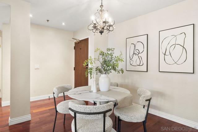 2445 Brant St, San Diego CA: https://media.crmls.org/mediaz/f2016b82-47e1-4781-8170-30f7a31e958f.jpg