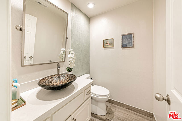 415 Townsquare Lane, Huntington Beach CA: https://media.crmls.org/mediaz/f2016ba0-d35f-4070-bc44-5908b0afc192.jpg