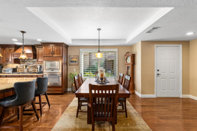 40 Joya Drive, Palm Desert CA: https://media.crmls.org/mediaz/f20189ea-702b-414f-bc0e-56584a9d13a8.jpg
