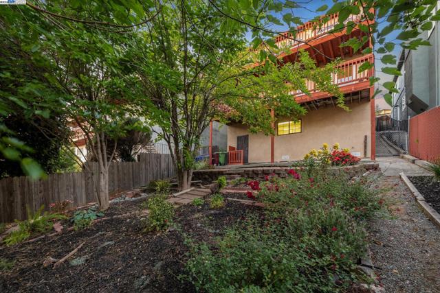 3014 BROADMOOR VIEW, Oakland CA: https://media.crmls.org/mediaz/f201dca8-d555-4a7a-8137-52adbbbfbaf3.jpg