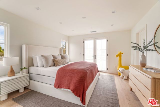 2455 23rd Street, Santa Monica CA: https://media.crmls.org/mediaz/f201ff34-a086-4455-9b2c-e7e03454e1e2.jpg