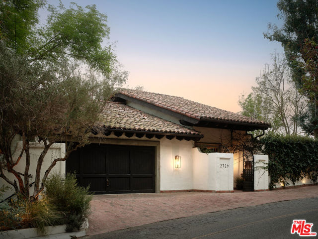 2729 Nichols Canyon Road, Los Angeles CA: https://media.crmls.org/mediaz/f20206f2-f251-44b9-a43a-ac69efd5716e.jpg