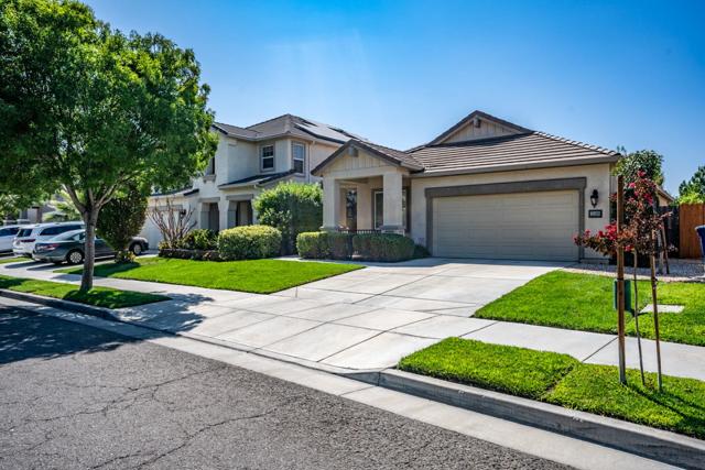 1149 Bellflower Way, Los Banos CA: https://media.crmls.org/mediaz/f20287db-4e2d-46bb-9113-8522127d4584.jpg