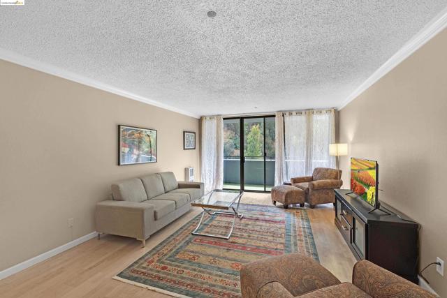 Image 7 of 33 For 555 Pierce St  942