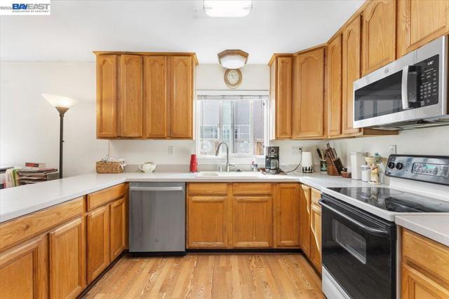 21330 Kahlert St, Castro Valley CA: https://media.crmls.org/mediaz/f202c030-4d57-494d-aa52-a894dabc0e92.jpg