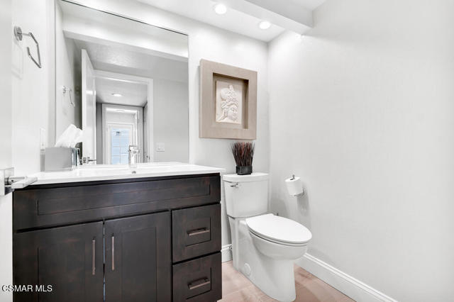 751 Lynnmere Drive, Thousand Oaks CA: https://media.crmls.org/mediaz/f2036fa9-ba5b-437a-8096-2fcb410eb0a2.jpg