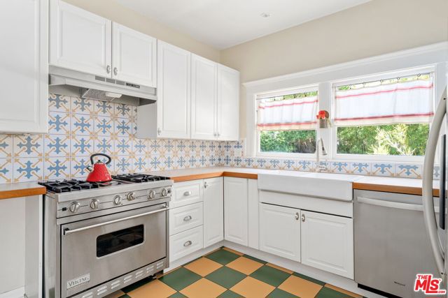 1501 S Harvard Boulevard, Los Angeles CA: https://media.crmls.org/mediaz/f2042b64-c14c-420c-8edd-7fd2b412cb25.jpg