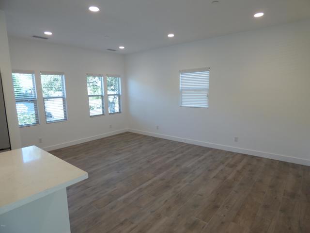 Detail Gallery Image 8 of 21 For 3412 Montrose Ave, Glendale,  CA 91214 - 2 Beds | 2 Baths