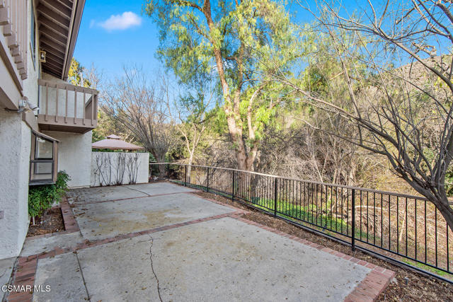 784 N Valley Drive, Westlake Village CA: https://media.crmls.org/mediaz/f205b15b-6504-4056-bf77-10428f9a1fe2.jpg