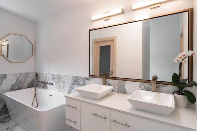 407 Via Ultimo, Encinitas CA: https://media.crmls.org/mediaz/f20674e2-7a33-4266-a470-61d260c90518.jpg