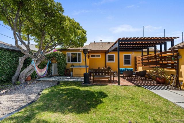6677 W 88th St, Los Angeles CA: https://media.crmls.org/mediaz/f206d062-d224-433c-a5bf-8594f2af80df.jpg