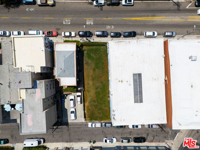 1816 Pacific Avenue, Venice CA: https://media.crmls.org/mediaz/f207ddea-2aa2-46f5-87b6-e20cdb66509f.jpg