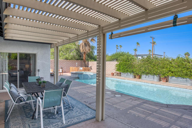 2312 Shannon Way, Palm Springs CA: https://media.crmls.org/mediaz/f207e3f6-68c4-4046-a49e-a55111716a23.jpg