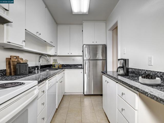 820 N Delaware St, San Mateo CA: https://media.crmls.org/mediaz/f2081c86-6375-4501-8d9f-12bded9537f7.jpg